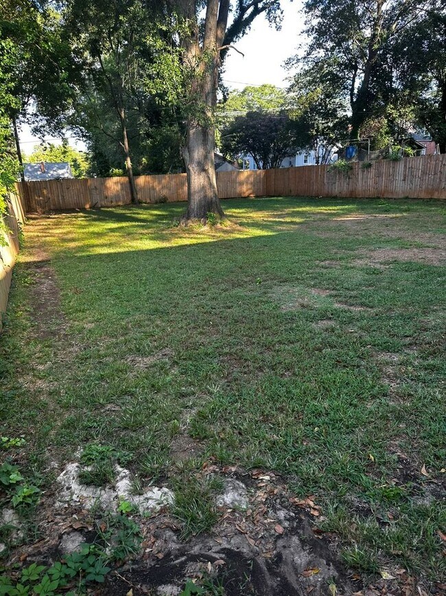 Building Photo - 3 Bedroom, 3 Bath House in Prime Augusta C...
