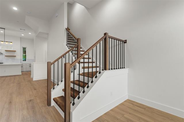 Building Photo - 2203 Hondo Ave