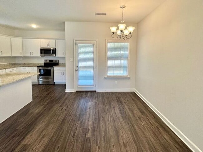 Building Photo - Now Leasing a 4-Bedroom 2.5 Bath Home In O...