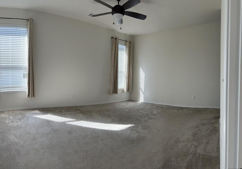 Building Photo - 405 Kaden Prince Dr