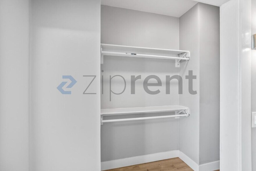 Building Photo - Unit 411