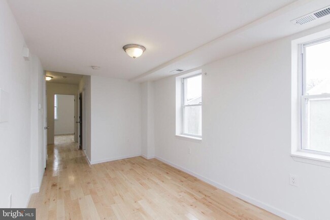 Building Photo - 2031 E Susquehanna Ave