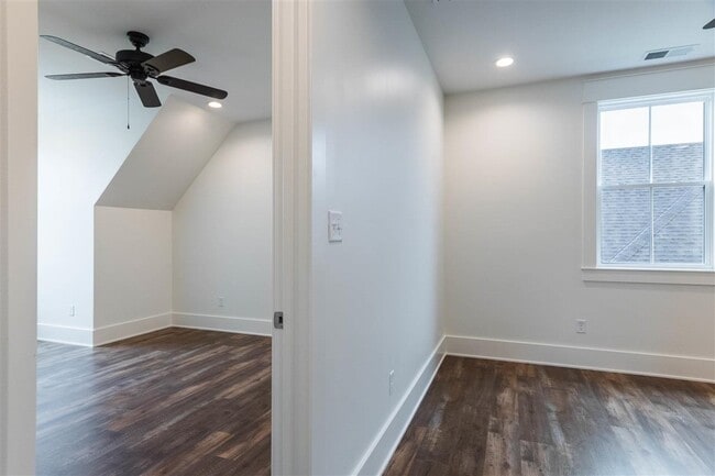 Building Photo - 414 Traditions Blvd