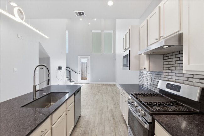 Building Photo - 1709 Cedrocanna Ln