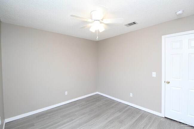Building Photo - 6923 Cedar Ridge Cir