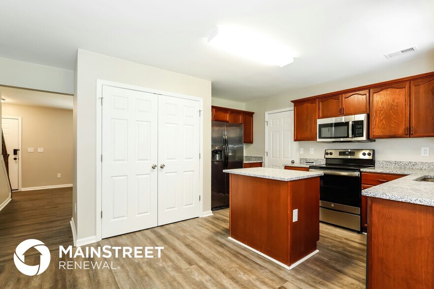 Building Photo - 3601 Kristofer Dr