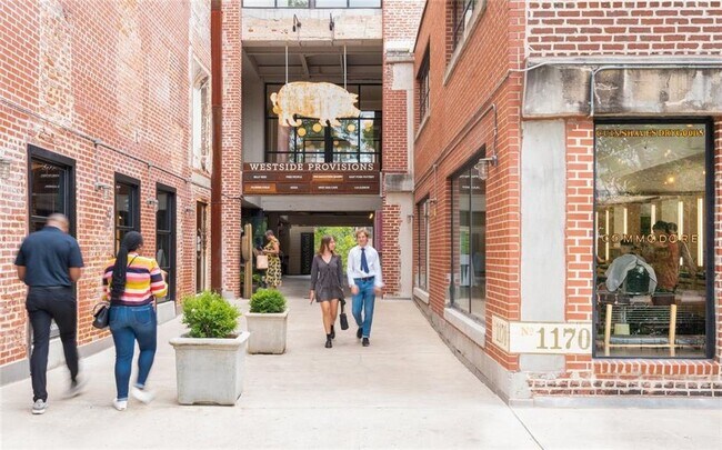 Building Photo - 1300 Chelsea Cir NW