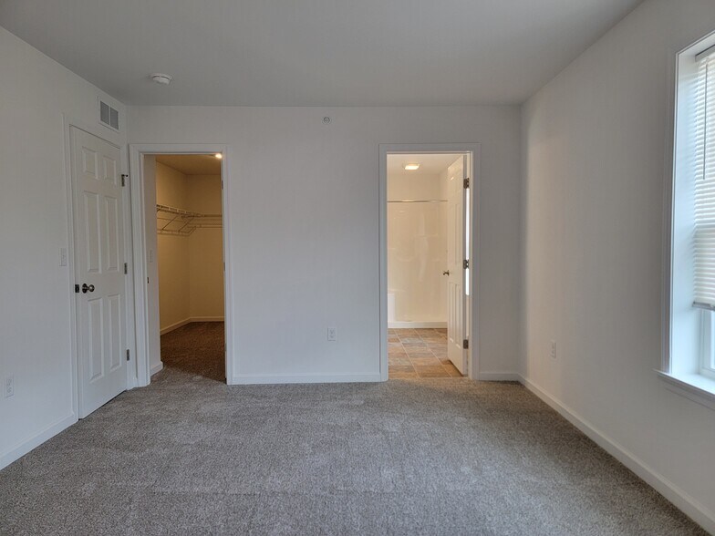 Building Photo - 122 Robert Cir