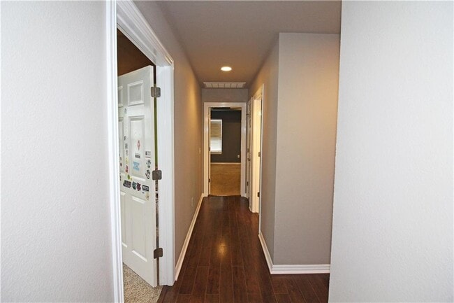 Building Photo - 3803 SW Surrey Ave