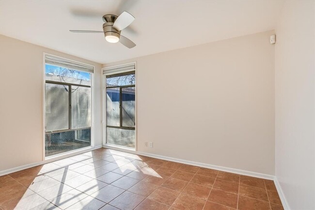 Building Photo - 1419 Corona Dr