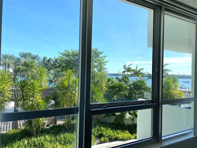 Building Photo - 1500 Bay Rd