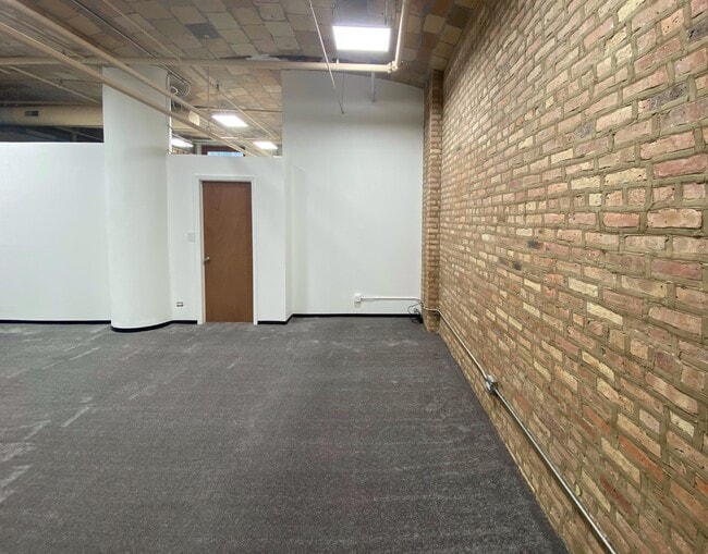 Building Photo - 801 S Wells St