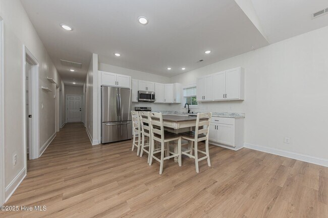 Building Photo - 111 Hampton Ct