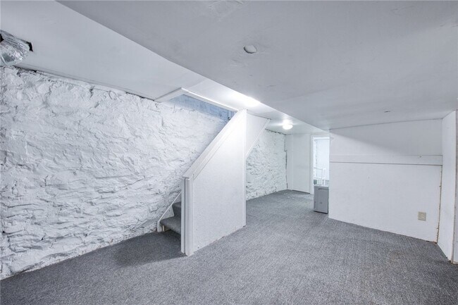 Building Photo - 354 Ophelia St