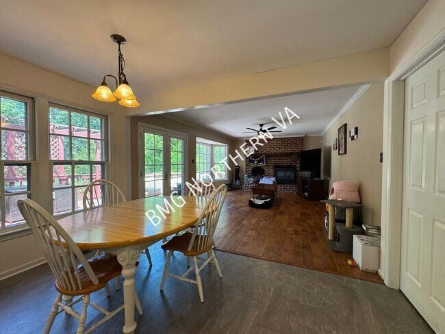 Building Photo - 10205 Daylily Ct