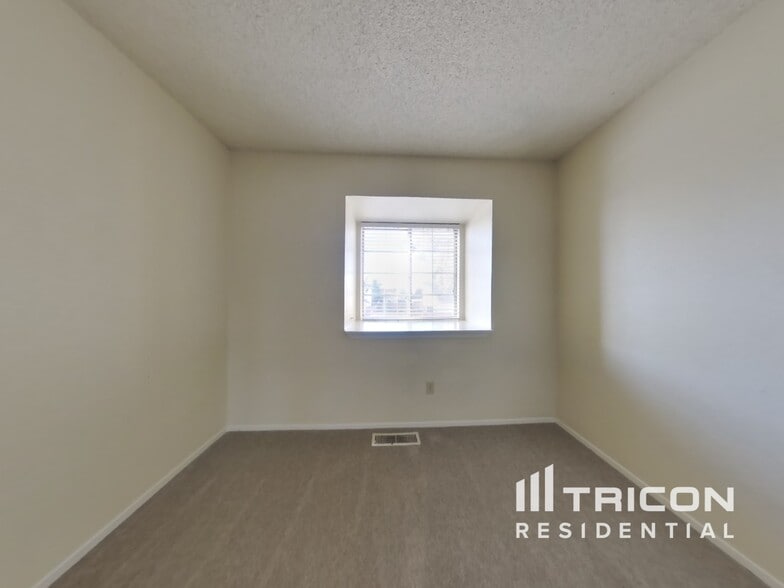 Building Photo - 217 Sunhaven Dr