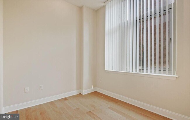 Building Photo - 811 4th St NW