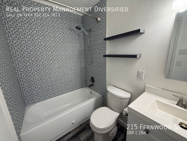 Building Photo - 215 Fernwood St