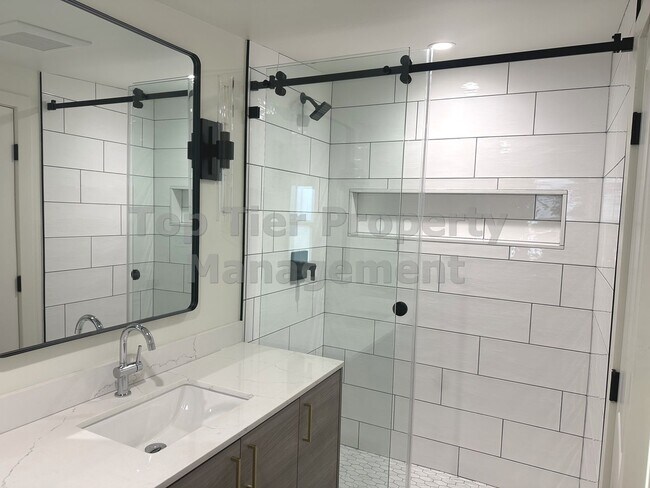 Building Photo - Beautifully Remodeled 4 Bedroom / 3 Bath /...