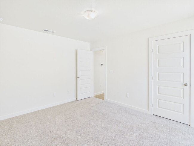 Building Photo - 3007 Farmyard Dr