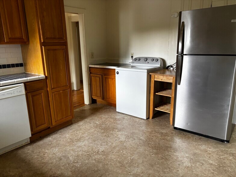 Kitchen - 46 Channing St