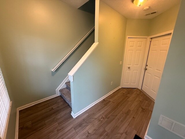 Building Photo - 1210 Chapman Ln