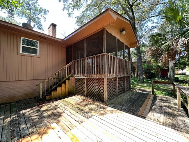 Building Photo - 3221 Foxhall Rd