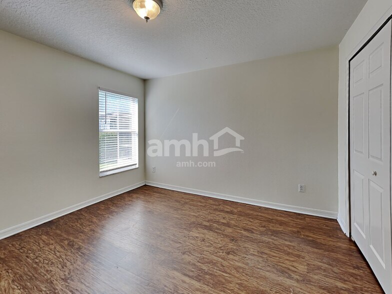 Building Photo - 2041 Ancient Oak Dr