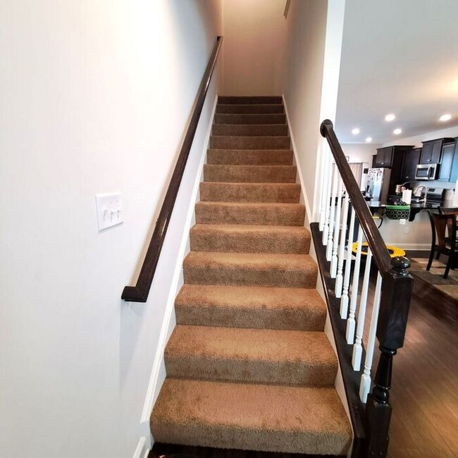 Building Photo - Gorgeous 3-Level End Unit Townhome, 3 Bedr...