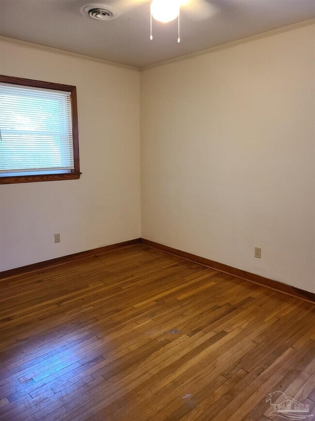 Building Photo - 812 Ash Dr