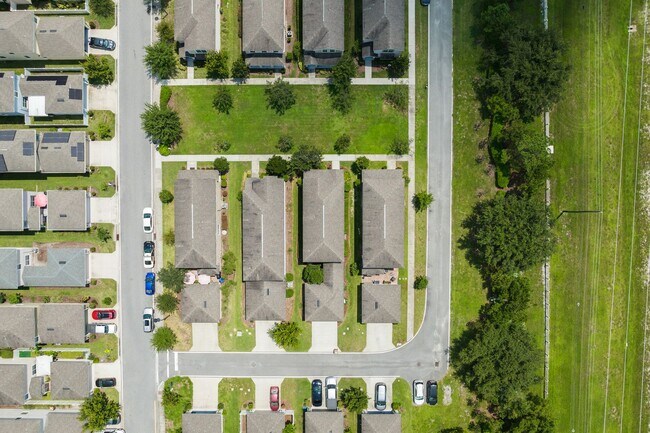 Building Photo - PENDING APPLICATION- Beautiful 3/2.5 Energ...