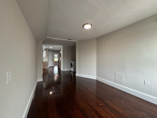 Building Photo - 47-49 Mead St