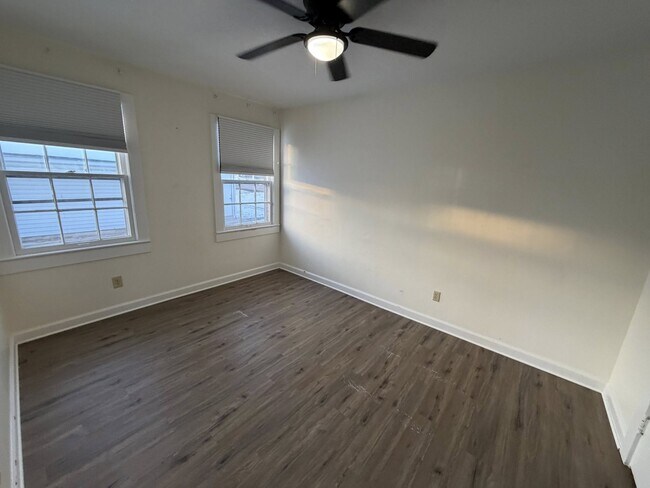 Building Photo - 932 Headley St