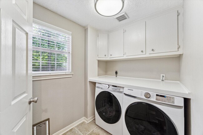 Building Photo - 3106 Redwood Lodge Dr