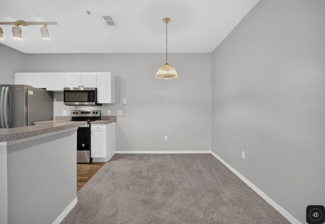 Building Photo - 821 Grand Regency Pointe