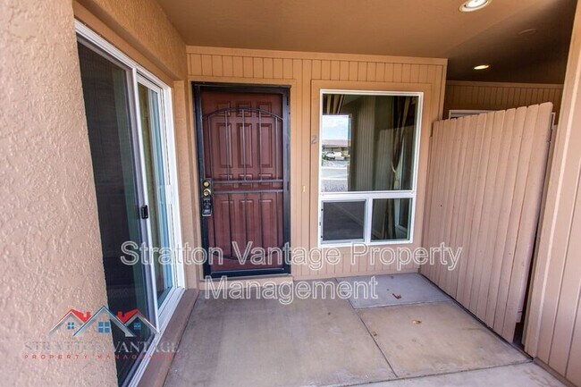 Building Photo - 427 W Pontiac Dr