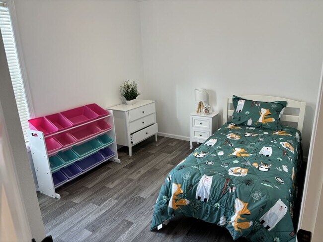 Building Photo - 16 Cimarron