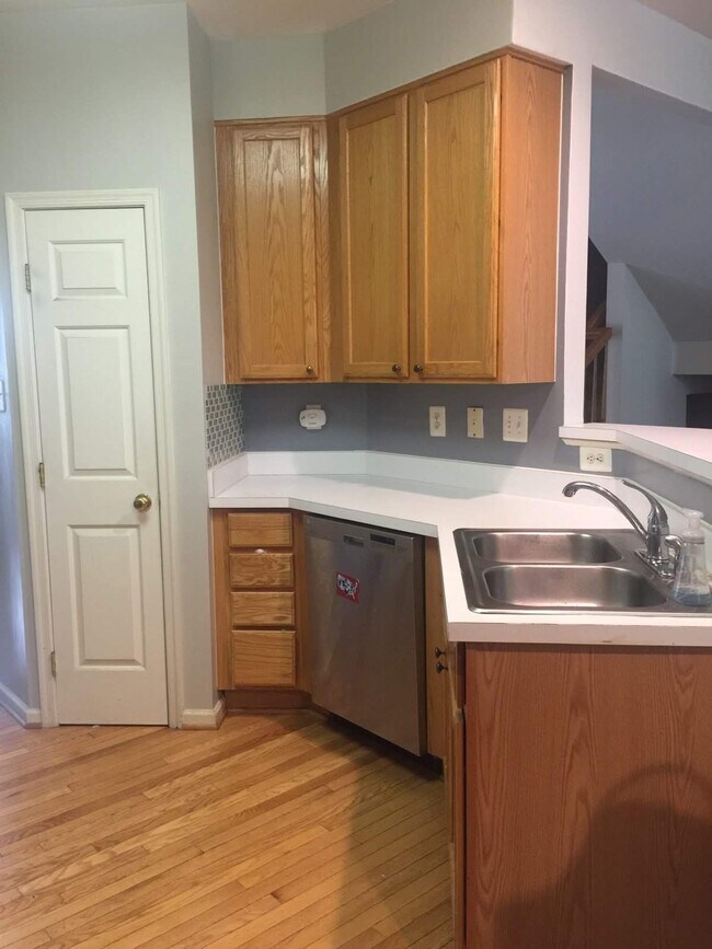 Building Photo - 553 Mockingbird Way