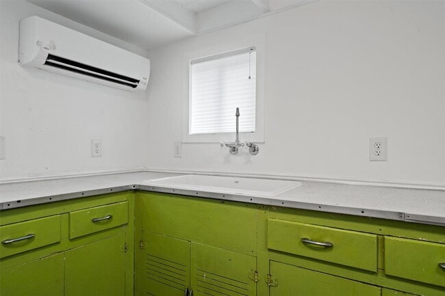 Building Photo - 5212 Berkman Dr