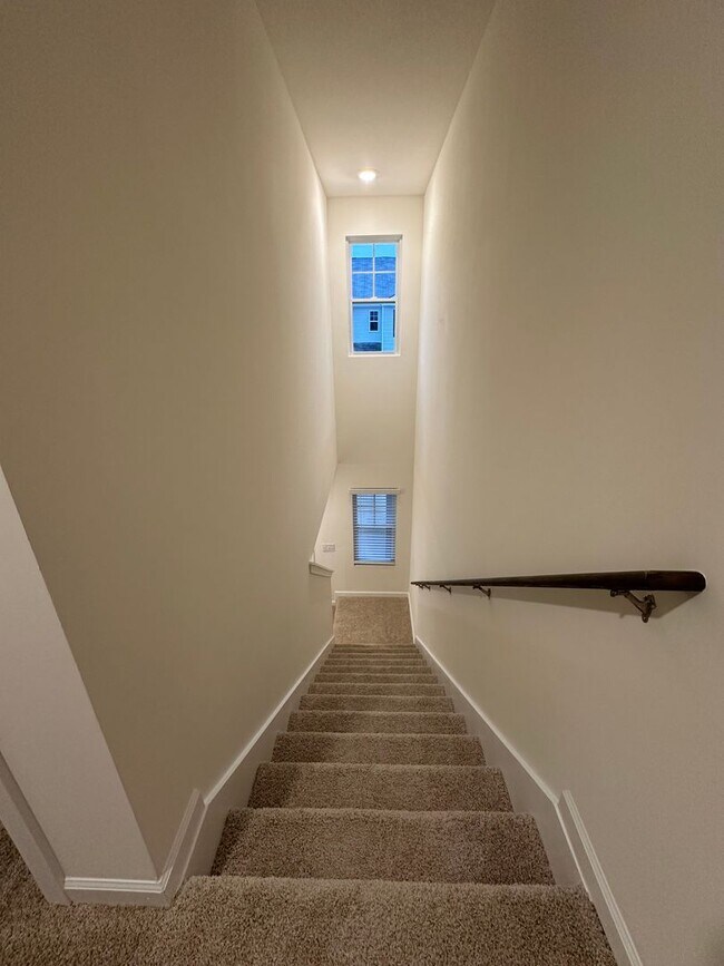 Building Photo - 3 Bedroom / 2.5 Bath Townhome Kingsport, TN