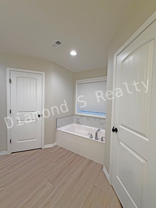 Building Photo - **Gorgeous 4-Bedroom Home in Olde World Estates Subdivision**