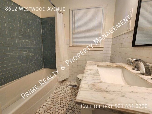 Building Photo - 8612 Westwood Ave