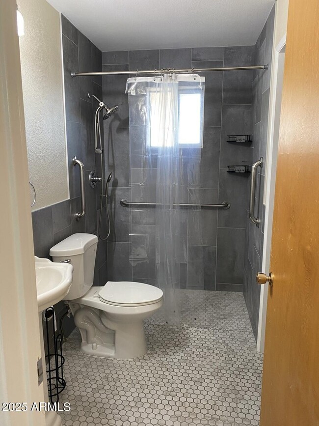 Building Photo - 264 N 54th St