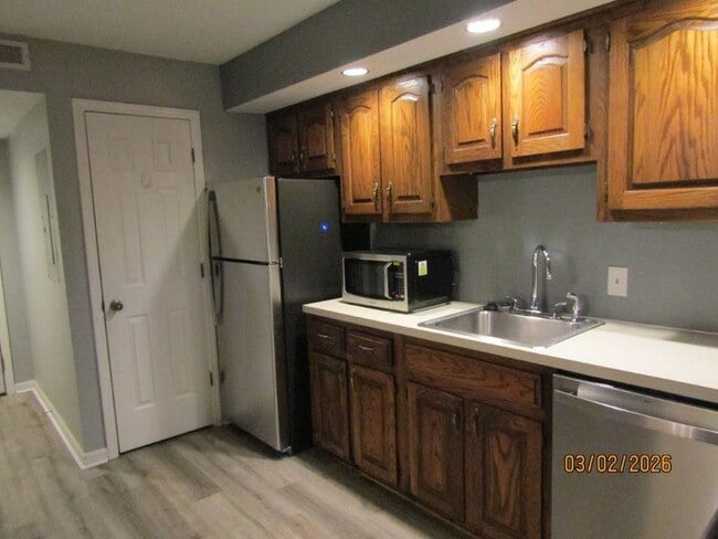 Building Photo - 4812 Pinehurst Cir