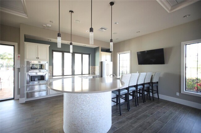 Building Photo - 8293 Cadre Noir Rd