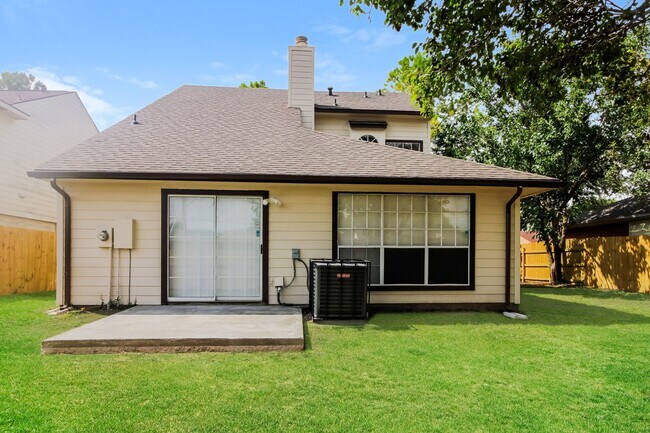 Building Photo - 1806 Courtside Pl Dr