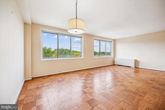 Building Photo - 10201 Grosvenor Pl
