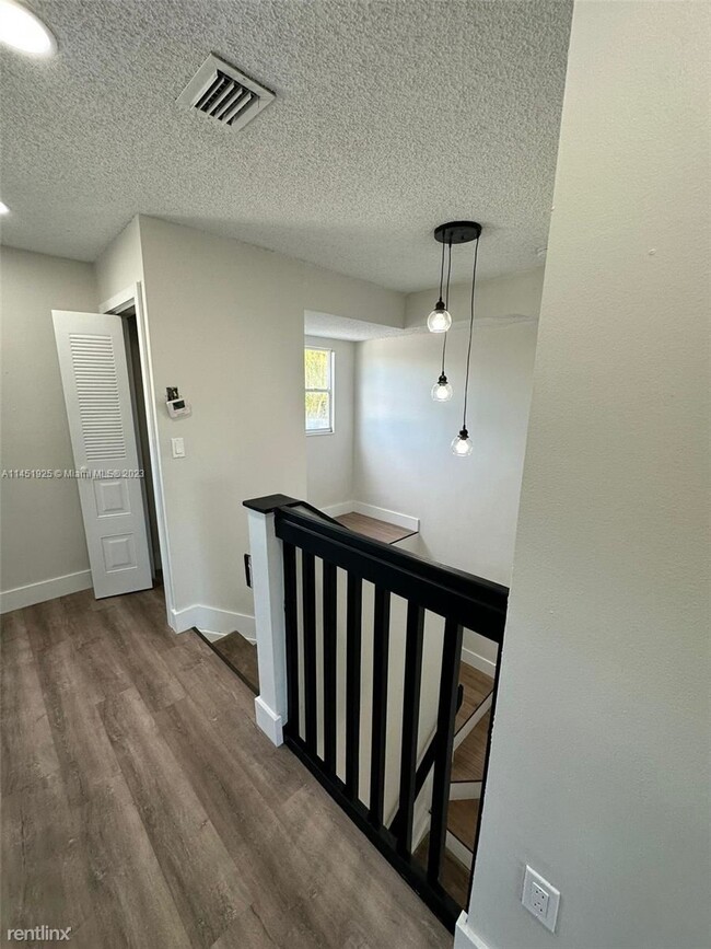 Building Photo - 2 br, 2 bath Condo - 9735 NW 49th Ter # 414