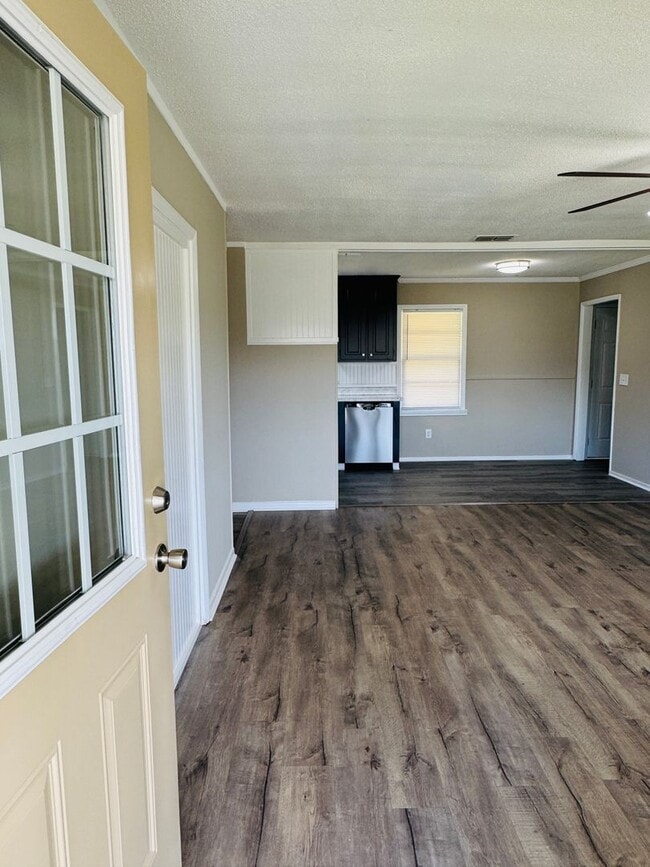 Building Photo - 4-Bedroom that has it all !