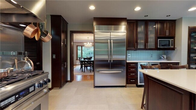 Building Photo - 48 St George Ct